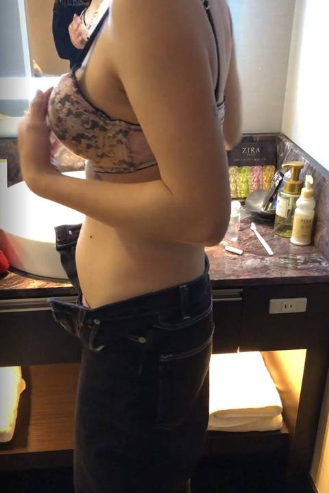 夢見る巨乳ダンサーは彼氏がいるにも関わらず、他の肉棒を頼り夢追いかける。爆乳が邪魔して踊れないといいつつもベッドの上では乳が躍る。