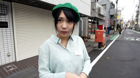 店長と不倫している看板アルバイト店員ゆかりちゃん！職場の目の前で公開セックス？！激ピストンでビクビク痙攣イキ果てる！