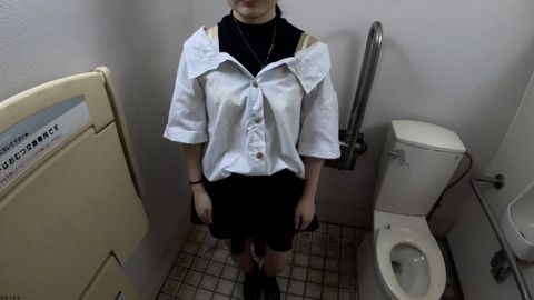 便所で童顔**の尻穴を開発しながら口マ●コフェラ×顔射フィニッシュ☆