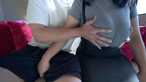 ノーブラ散歩した着衣爆乳の中で大量乳内射精