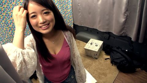 友達同士で禁断のエッチに挑戦！脱いだらエロボディの美乳と美尻のさとみちゃん(21)おっとり清純美女だけどエッチは大好き騎乗位で自ら激しく腰振りしてしまう淫乱痴女！
