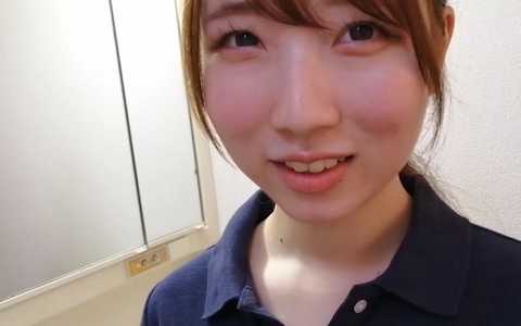 【流●映像】素人スマホ自撮り♥**の練習後、脱衣所で先輩と…中出しエッチ♥
