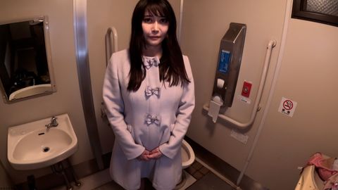 変態巨乳エロ妻が公衆便所でアナルセックス肛門中出しイキ☆