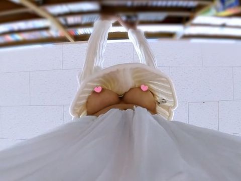 【Sの中の秘密】ノーブラ巨乳とつるつる秘所☆フェミニンお*さんの禁断の裏側！