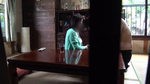 【個撮】ムチ感ボディの清楚系熟女叔*さん。じっくり叔*を観察していたら我慢できずイタズラしちゃいました。