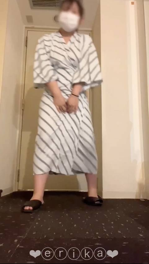 【18歳Gカップえりかの自撮り】☆彡 ビジネスホテルに宿泊したときに全裸になってエレベーター前でオナニー、、しかも浴衣をその場に置いて部屋に帰ってきちゃいましたー…///