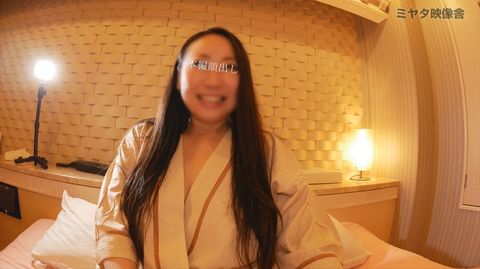 セックスレス豊満人妻あやさんの止まらない性欲！巨根君とラブホでウフフしっぽりハメ撮り！