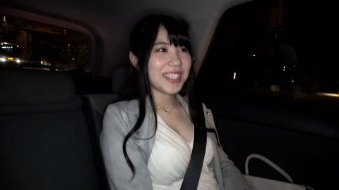 性欲を持て余した色白柔肌巨乳妻！駅弁ファック中の自分の姿を鏡で見て大興奮！！「もっともっと」が止まらないヤりたがり淫乱美人妻！