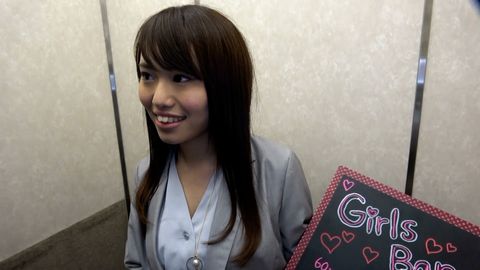 ウルトラGカップ看板ガールズバー店員！大量潮吹きスプラッシュ！？1年間セックスしてない欲求不満ガール！