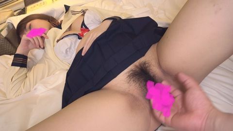 【無修正・素人・制服】さき18歳《クリーム色セーラー》
