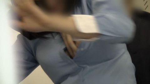 【個撮】スタイル抜群のミニスカお*さん。静かな場所でイタズラするとオマンコ濡らして発情しちゃってます。