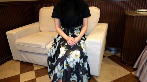 【無】超美尻の**アナ系のおねえさん！真面目そうな雰囲気なのにドスケベ吸引デンマで何度も絶頂後生挿入中出し！更にベットでも中出しの２連発※特典高画質