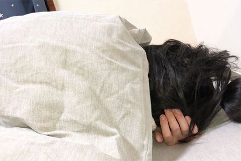 ３P初撮り！！【個人撮影・無修正】熟睡している友人の*を**ました。友人宅に泊まり逝った際友達が買い物行っているすきをみて、*を肉オナホにして**ました！！！