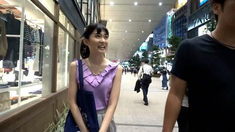 透明感がハンパない清楚で可愛すぎるOLスズちゃん(22)。美脚をガクガク震わせて突き出すドスケベ桃尻！＆ハメ潮びしょ濡れ濃厚セックス！エロカワ痴女っぷりが必見です。