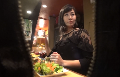 素人妻にガチ中出し!!勝手に相席居*屋ナンパ♥［15］