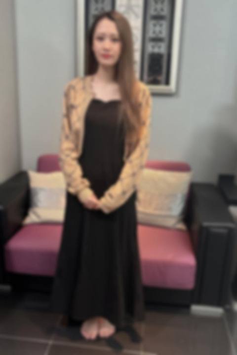 某ブランド美人ショップ店員のゆいちゃん。品のある大人**も欲求不満には勝てません！