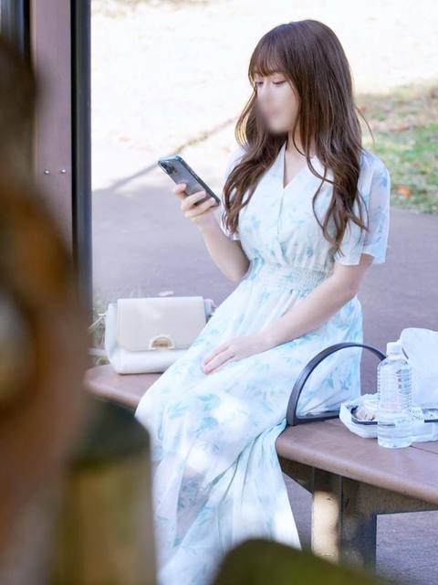 無防備なデカパイ女をオナホ扱い。服の下は乳だけではなくケツもデカくはしたない身体。1発目はエロ尻へ****、2発目はマ●コへ種付け【個撮】