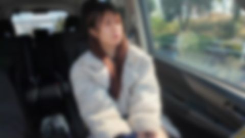 【無】車の中でドキドキいちゃSEX！通行人がいても気にせずパッコパコ。お口に大量射精からのごっくん♡