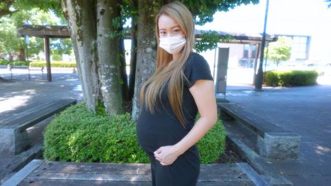 A beautiful wife who is 10 months pregnant, a 20-year-old , and a beautiful woman who is 20 years ol