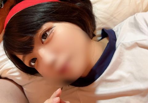 【顔出し】IB歳。おじさんと明るくブルマ姿で浮き出る勃起乳首♡シャツを口で咥え、根元までズッポリ騎乗位で激しく腰フリ中出し最高♪ V(o`･ω･o)V♪