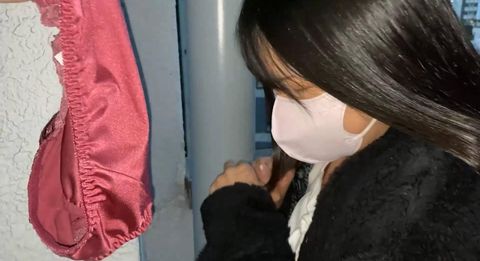 【完全素人】*持ちの人妻嬢を屋上でオシ〇キ！容赦ないバックピストンに***喘ぎ声が溢れ出てしまう…最後は中出し