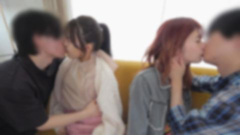【4P乱交】親友同士で恥ずかしいドキドキ4P初体験♡お互いのおマ●コ潮吹き見せ合って仲良く手を繋いで中出しイキ狂い！