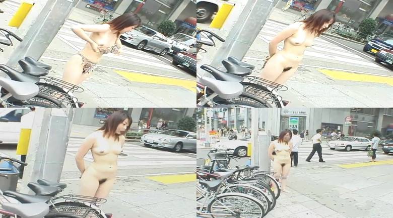 繁華街 全裸    露出 