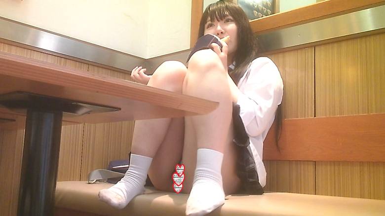 スタイル抜群女子力高めKちゃんのブルーのセクシーパンツ♡お買い物からのクレープ食べに行ってめっちゃエロセクシーパンチラGET～！ gallery photo 10